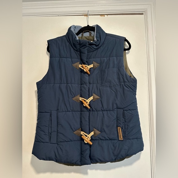 NWOT Legendary Whitetails Womens Sz:M Navy Blue Zip Up Toggle Button Puffer Vest - Picture 1 of 10